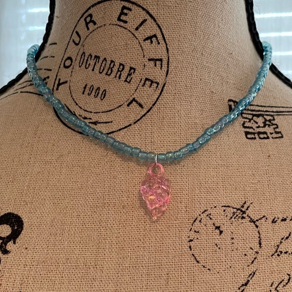 💗 Pink Berry with Blue Glass Beaded Necklace - Picture 5 of 7